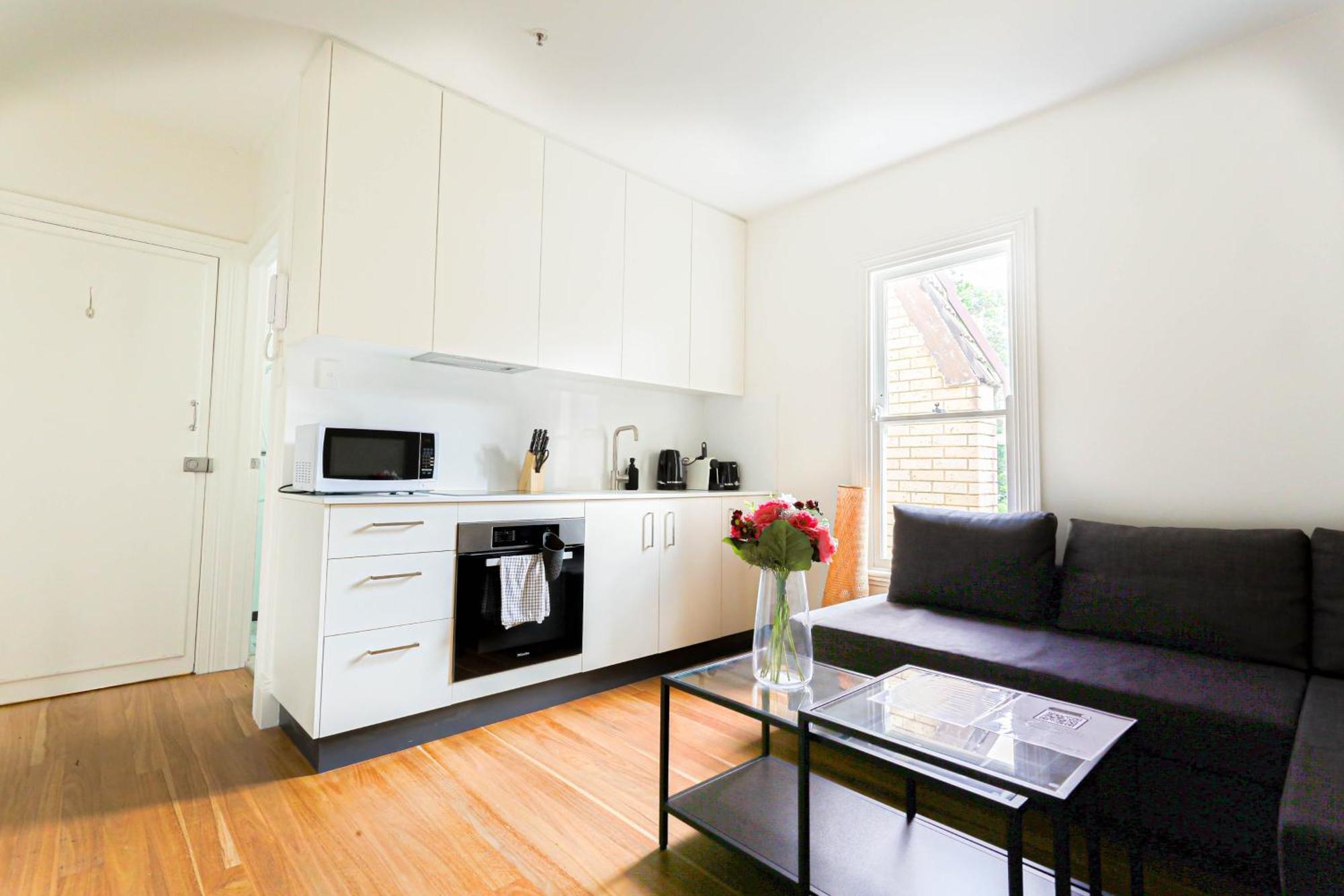 Elegant 1 Bedroom With Balcony Surry Hills * Sydney